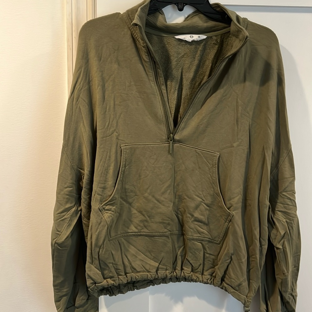 Tavi Noir Cozy Half Zip, Draw String Cinch Bottom, Half Zip. Army Green. Size L.